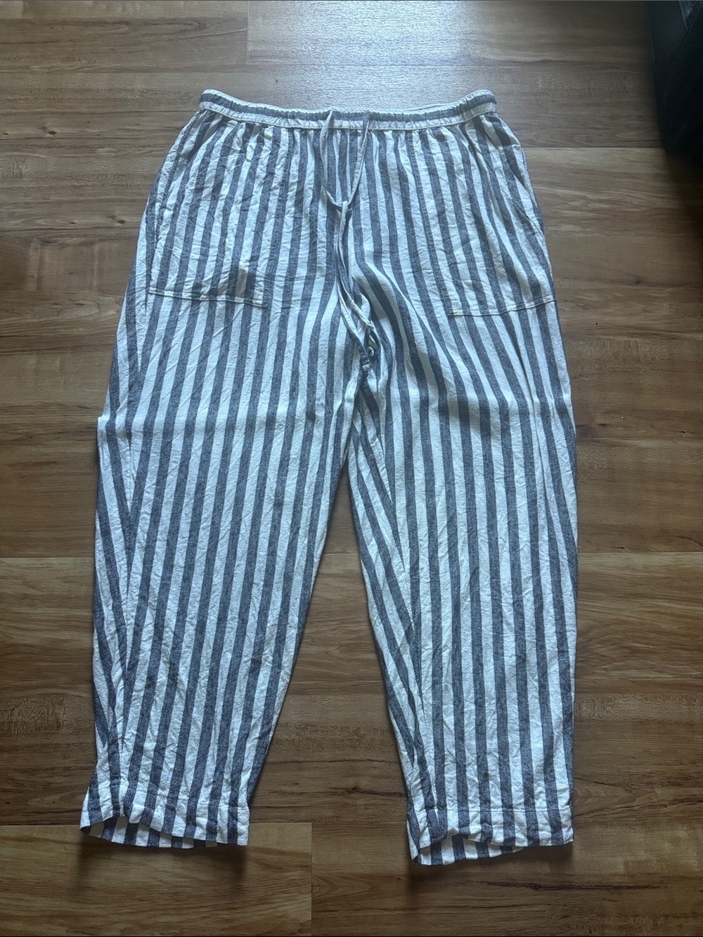 Universal Thread pants size large.